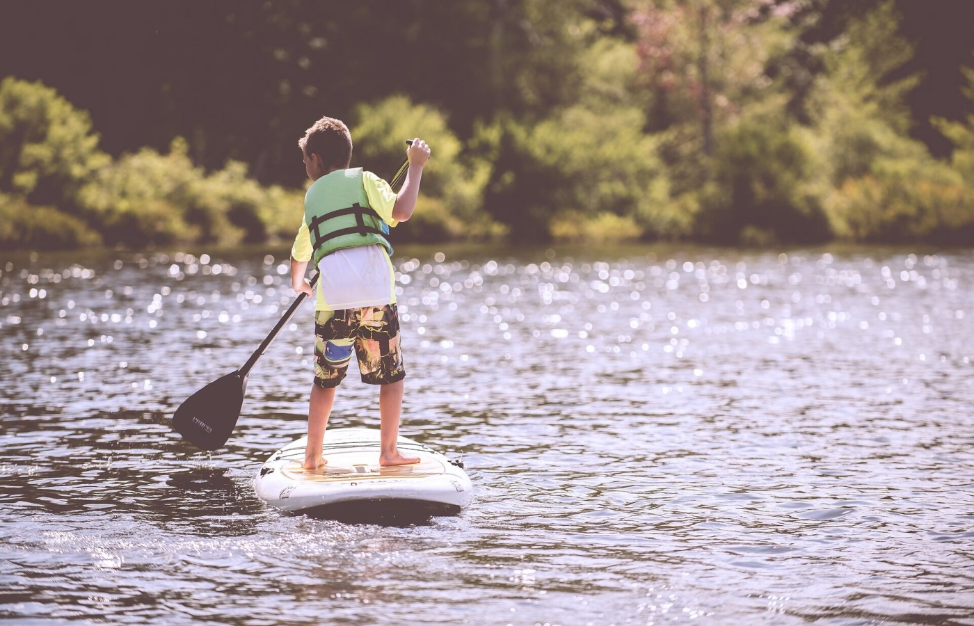 Activité paddle pour enfants camping Rives d'Arc