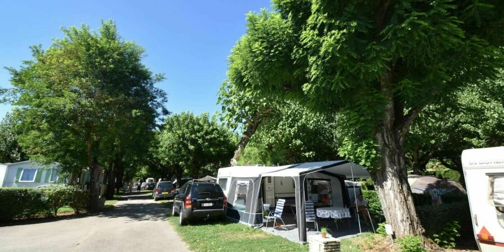Camping pitches Rives d'Arc